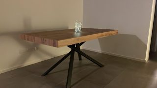Un mix di modernità e tocco vintage. Un tavolo meraviglioso, che si adatta alla casa, rendendola ancora più accogliente. Ecco il tavolo George, con le gambe incrociate nere, nella casa di Filippo.😍

Un tavolo perfetto anche per te.. cosa aspetti?😉

Ecco il link con la scheda prodotto completa e per procedere all'acquisto:

https://pazzodesign.it/prodotto/tavolo-allungabile-george-con-gambe-incrociate-nere/