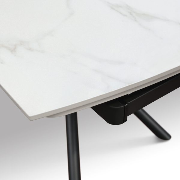 Tavolo allungabile in ceramica bianco statuario con gambe tubolari - immagine 13